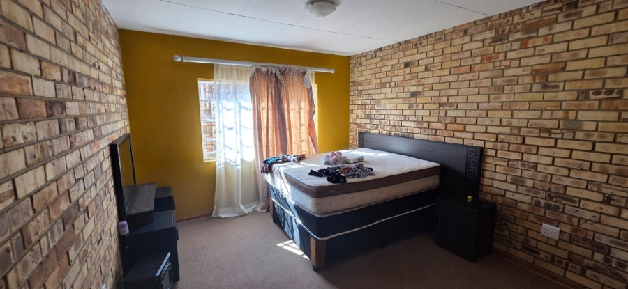4 Bedroom Property for Sale in Kannoniers Park North West